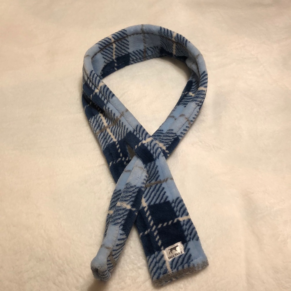 Adjustable dog scarf